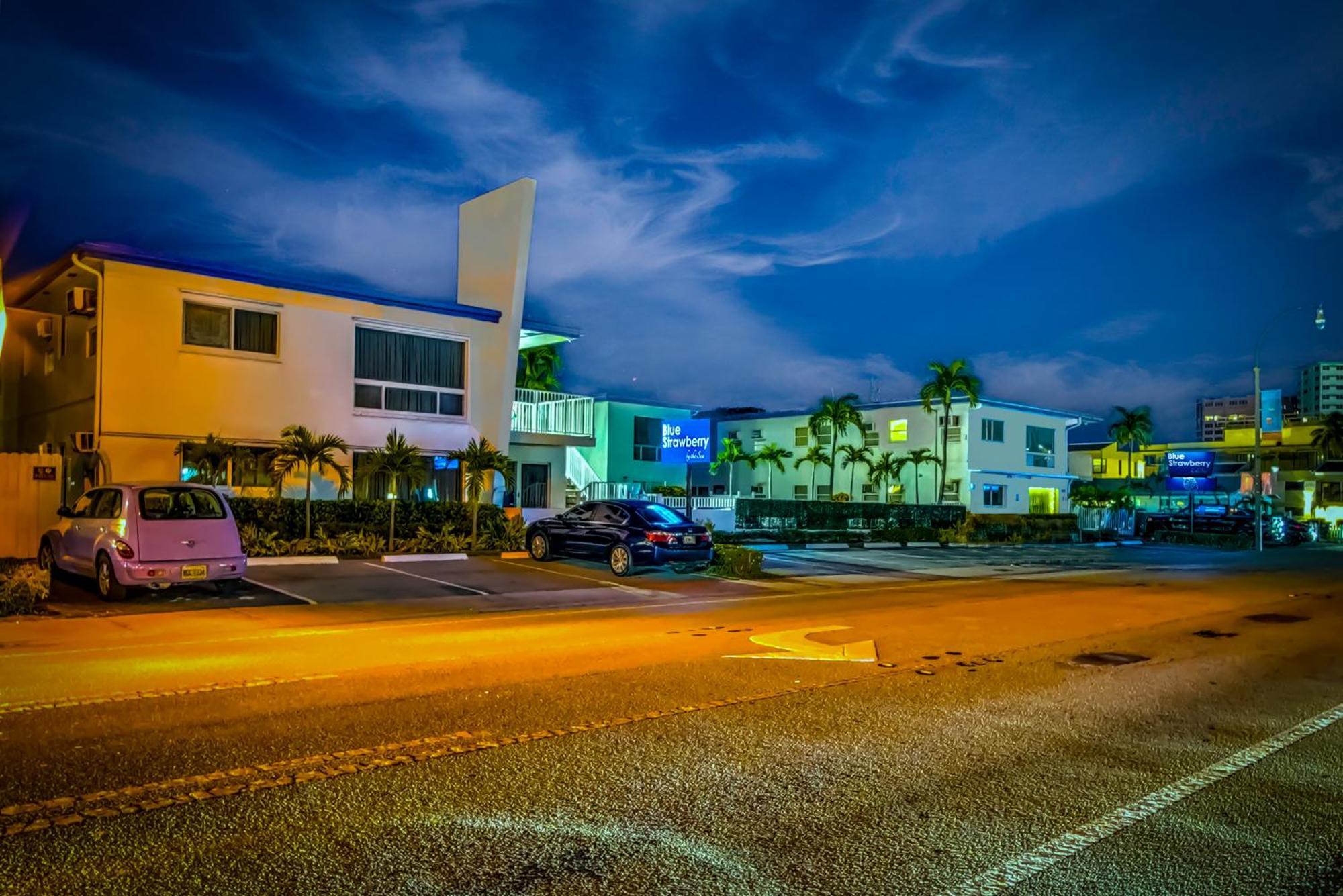 Hotel Blue Strawberry By The Sea Lauderdale-by-the-Sea Exteriér fotografie