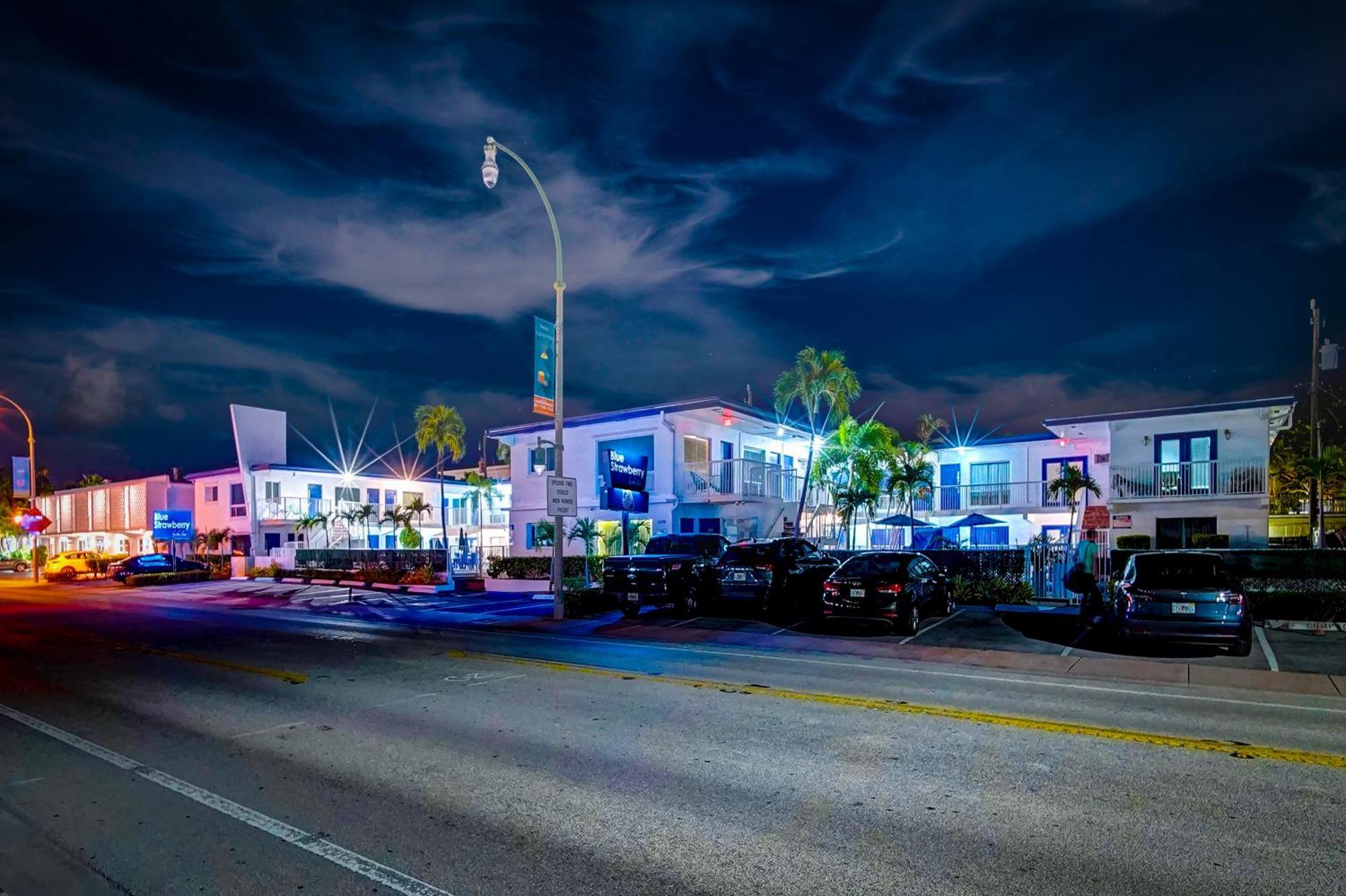 Hotel Blue Strawberry By The Sea Lauderdale-by-the-Sea Exteriér fotografie