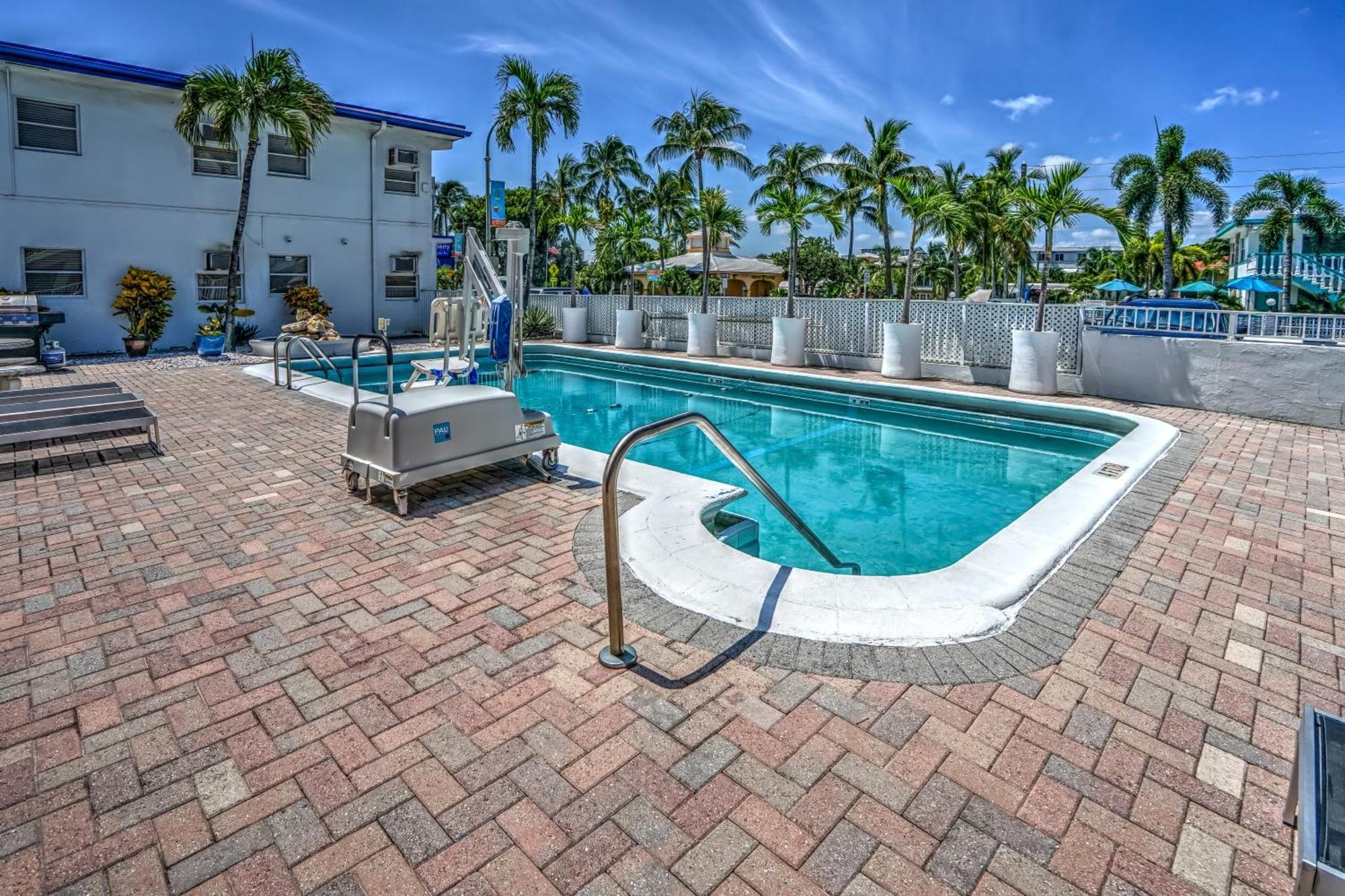 Hotel Blue Strawberry By The Sea Lauderdale-by-the-Sea Exteriér fotografie