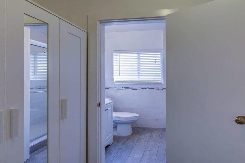 Hotel Blue Strawberry By The Sea Lauderdale-by-the-Sea Exteriér fotografie